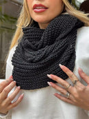 Cachecol Feminino de Tricô em Lã com Duas Voltas